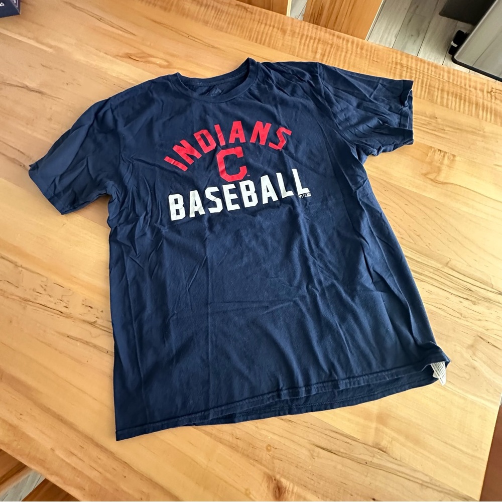 NWOT Indians C Baseball tee L